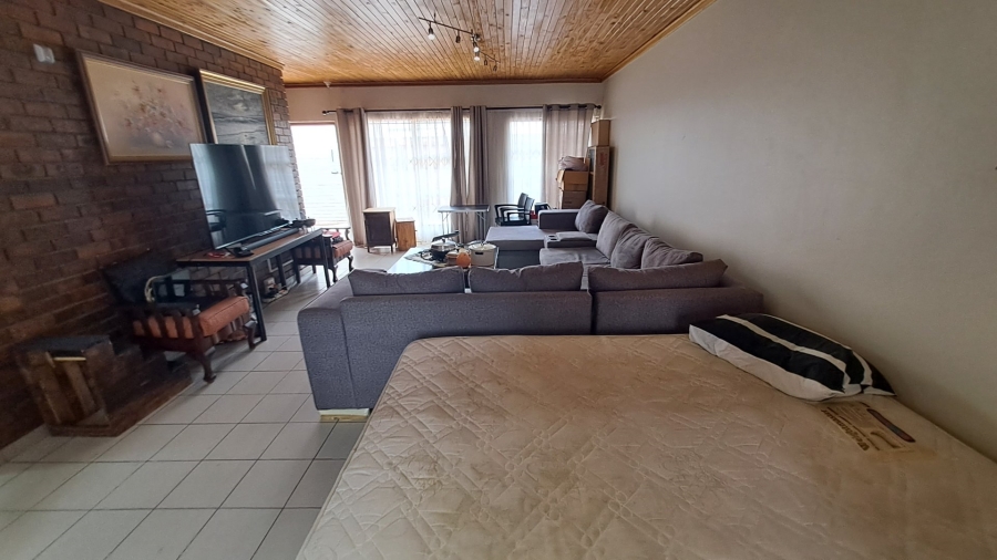 2 Bedroom Property for Sale in Langenhovenpark Free State